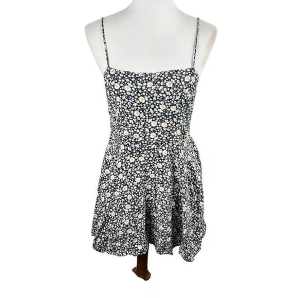 Urban Outfitters Dresses & Skirts - Urban Outfitters Dress Forum Daisy Floral Mini Dress - Size M, Boho Chic